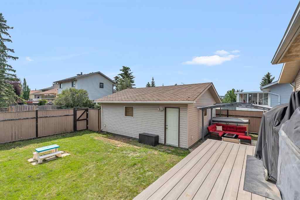 MLS® A2245500 - 31 West Edge Road  in West Valley Cochrane, Residential