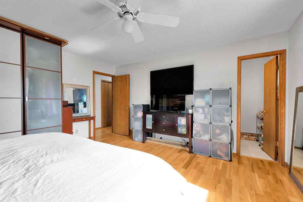 MLS® A2245500 - 31 West Edge Road  in West Valley Cochrane, Residential