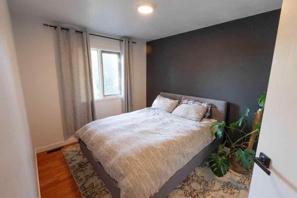 MLS® A2245531 - 33 Sundown Close SE in Sundance Calgary, Residential