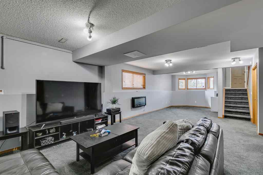 MLS® A2245536 - 158 Riverglen Close SE in Riverbend Calgary, Residential