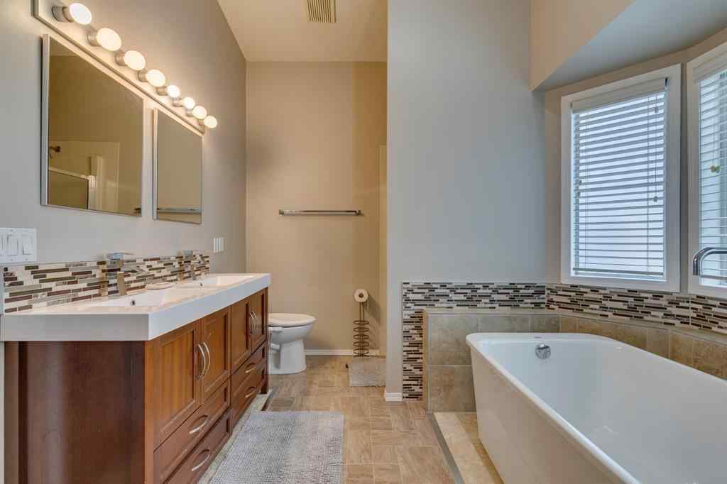 MLS® A2245536 - 158 Riverglen Close SE in Riverbend Calgary, Residential