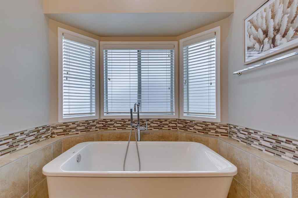 MLS® A2245536 - 158 Riverglen Close SE in Riverbend Calgary, Residential