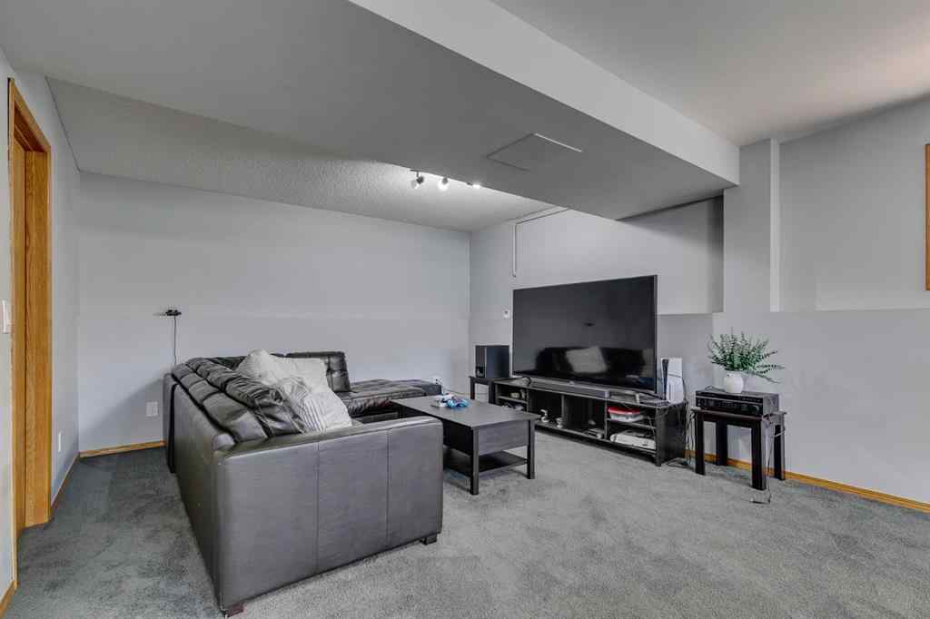 MLS® A2245536 - 158 Riverglen Close SE in Riverbend Calgary, Residential