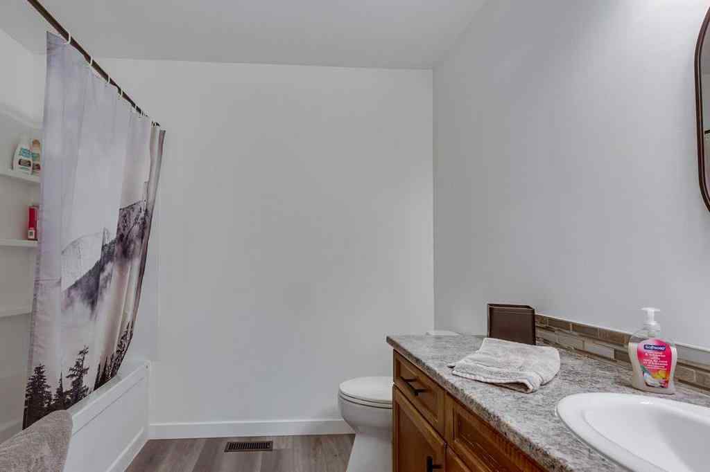 MLS® A2245583 - 104 Oak Drive  in South Centennial Wetaskiwin, Residential