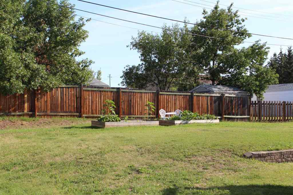 MLS® A2245590 - 601 2nd Street NW in NONE Manning, Residential