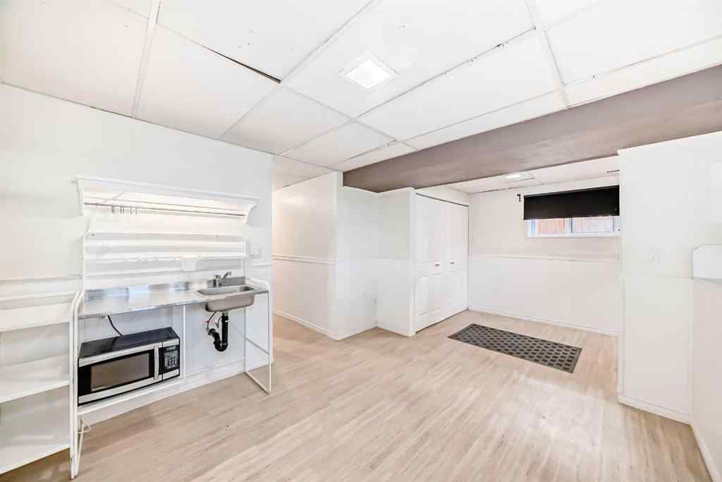 MLS® A2245605 - 8627 34 Avenue NW in Bowness Calgary, Residential
