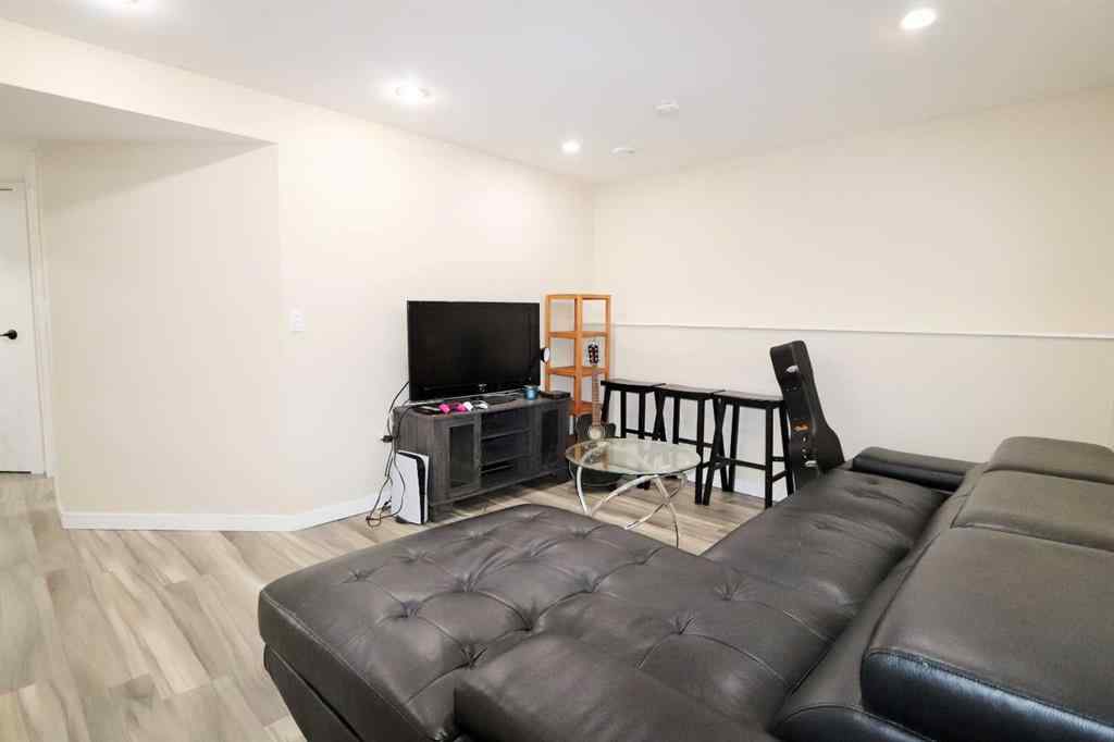 MLS® A2245680 - 6130 52 Street Close  in North End Ponoka, Residential
