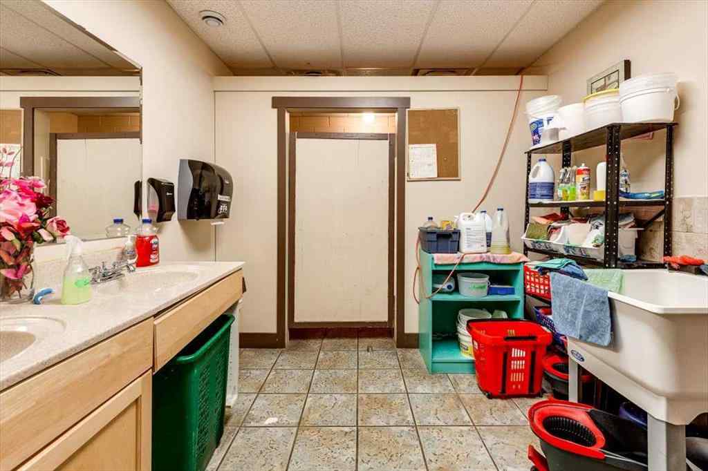 MLS® A2245688 - 4832 50 Street  in Downtown West Stettler, Commercial