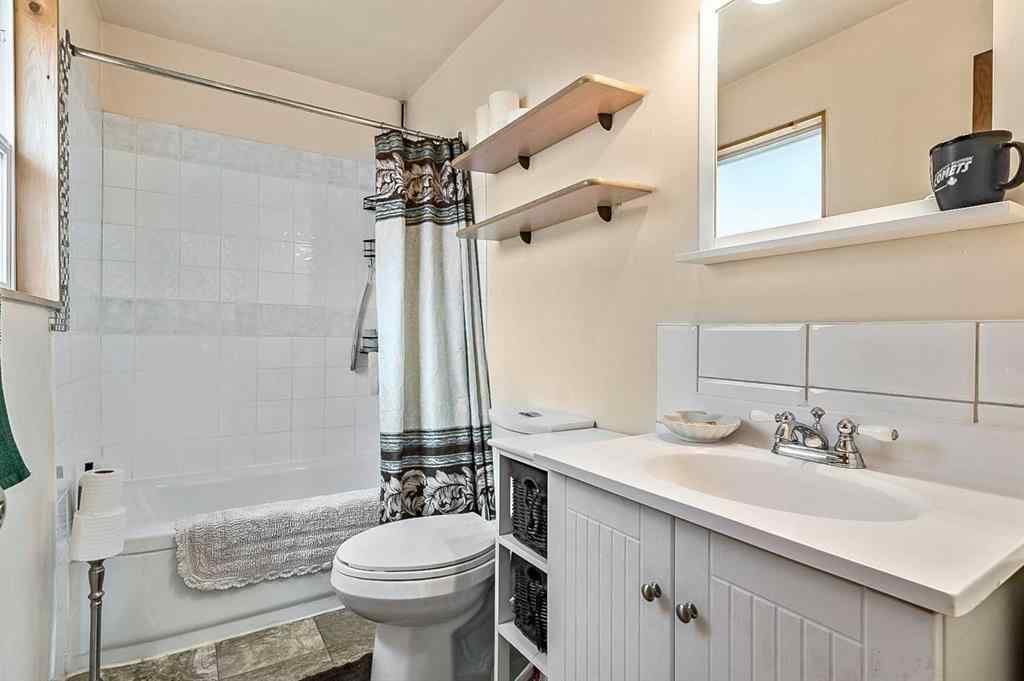 MLS® A2245715 - 517 Windsor Avenue NW in NONE Diamond Valley, Residential