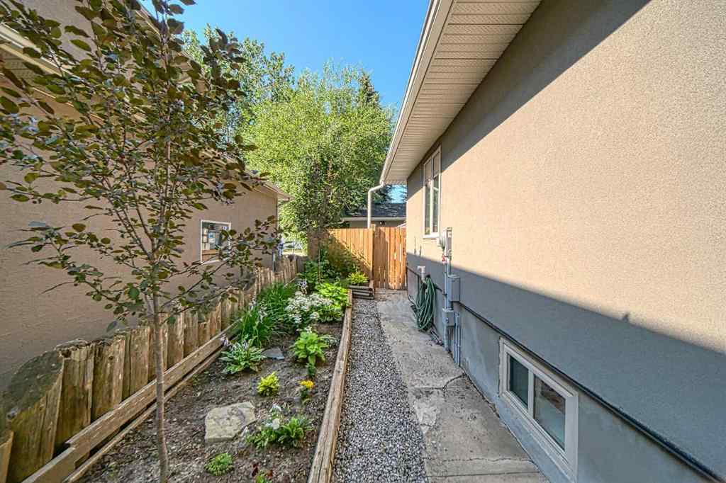 MLS® A2245742 - 13 Meadowview Road SW in Meadowlark Park Calgary, Residential