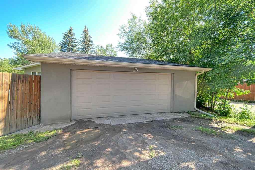 MLS® A2245742 - 13 Meadowview Road SW in Meadowlark Park Calgary, Residential