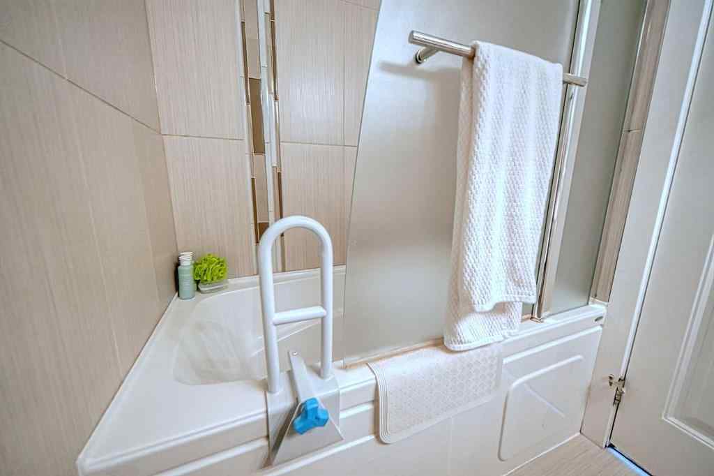 MLS® A2245742 - 13 Meadowview Road SW in Meadowlark Park Calgary, Residential