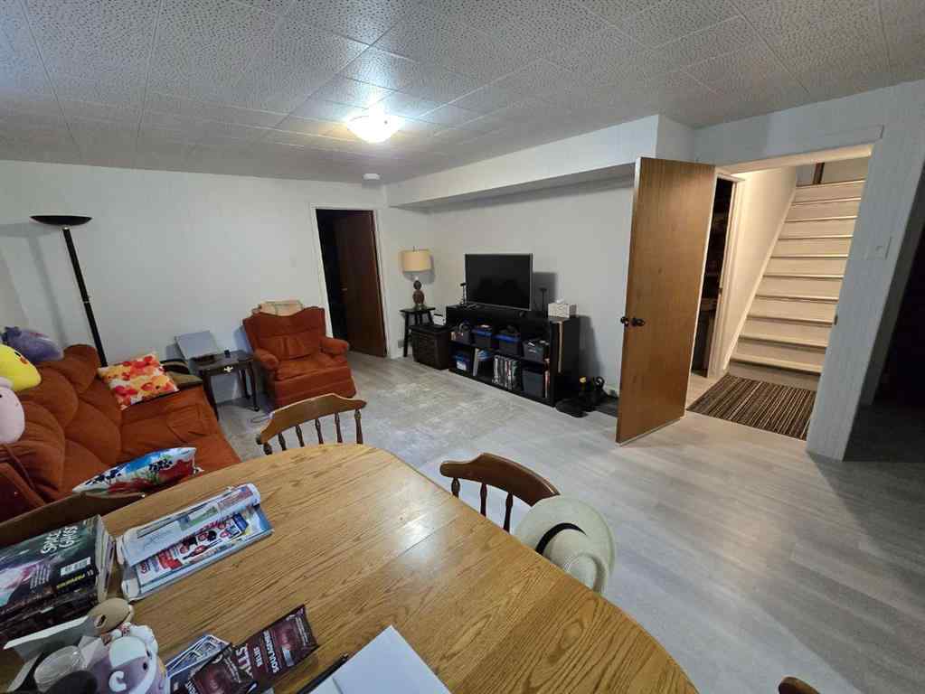 MLS® A2245764 - 412 12A Street N in Senator Buchanan Lethbridge, Residential