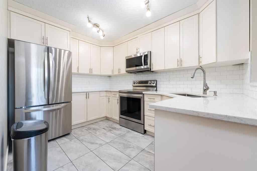 MLS® A2245812 - 220 Bayside Point SW in Bayside Airdrie, Residential