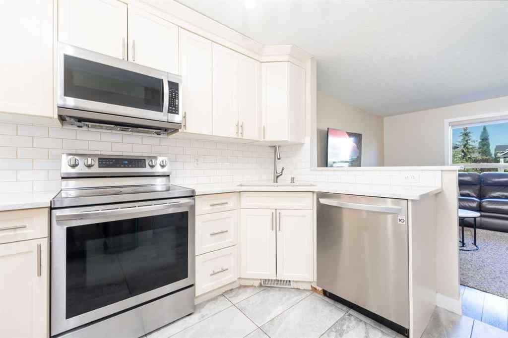 MLS® A2245812 - 220 Bayside Point SW in Bayside Airdrie, Residential