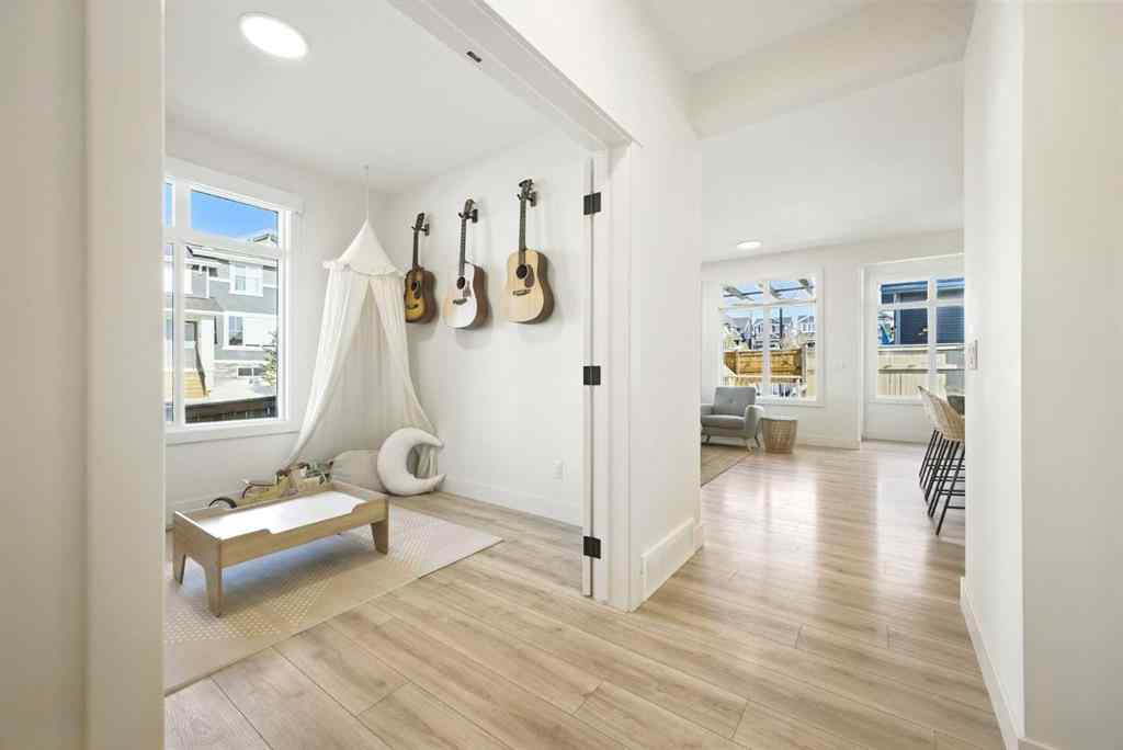 MLS® A2245835 - 5 Sundown Close  in Sunset Ridge Cochrane, Residential