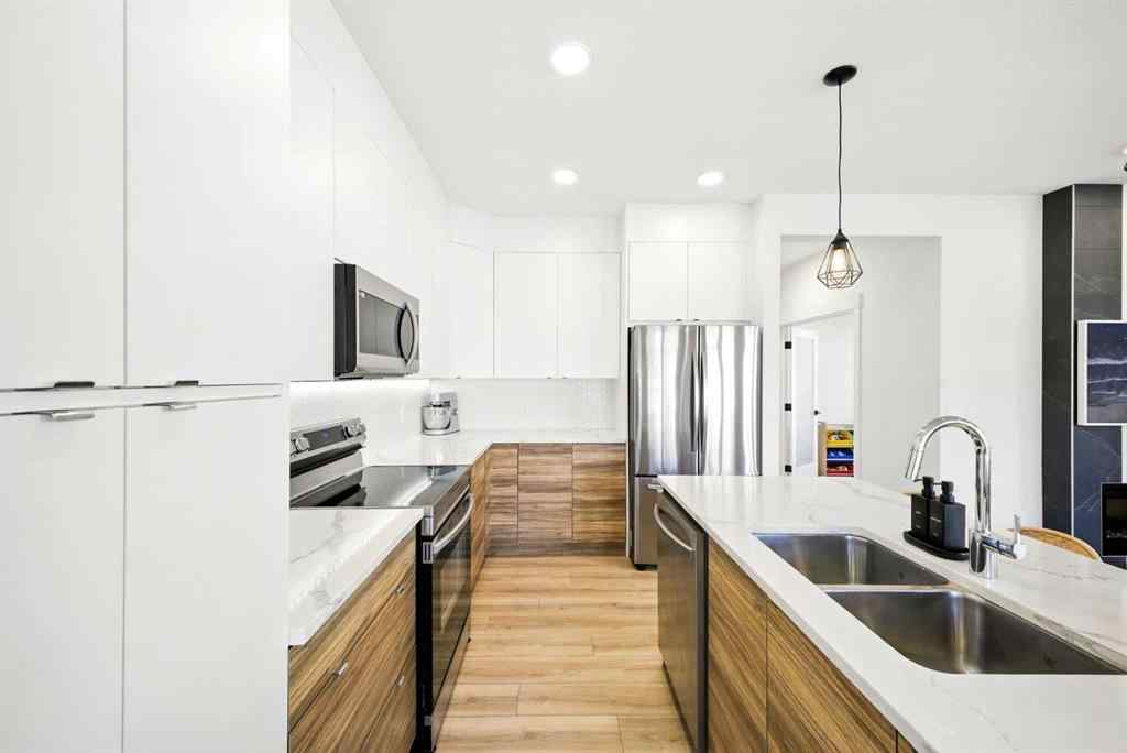 MLS® A2245835 - 5 Sundown Close  in Sunset Ridge Cochrane, Residential