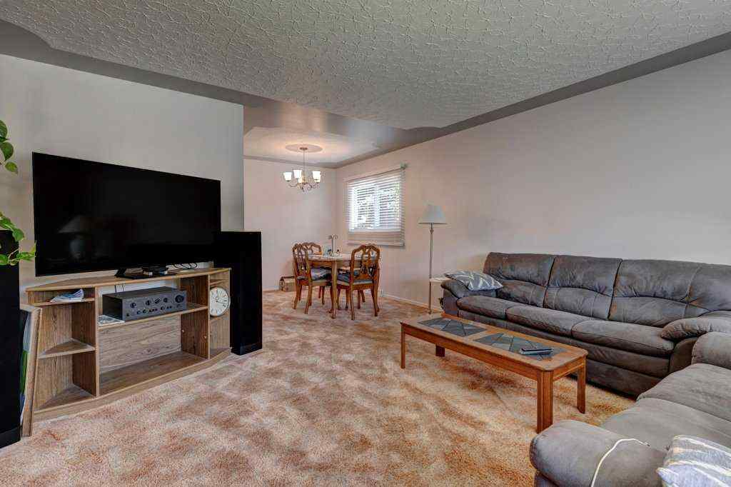 MLS® A2245841 - 1008 89 Avenue SW in Haysboro Calgary, Residential
