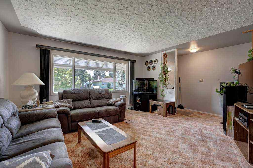 MLS® A2245841 - 1008 89 Avenue SW in Haysboro Calgary, Residential
