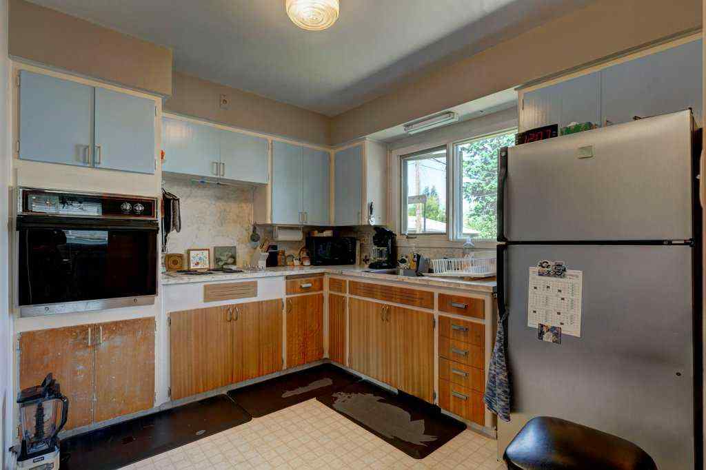 MLS® A2245841 - 1008 89 Avenue SW in Haysboro Calgary, Residential