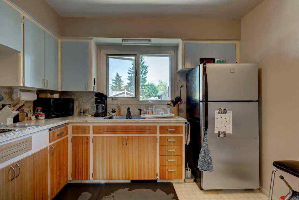 MLS® A2245841 - 1008 89 Avenue SW in Haysboro Calgary, Residential