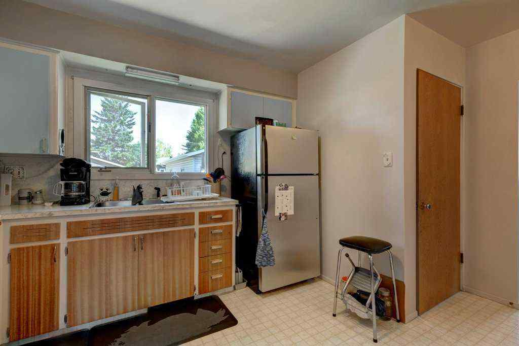 MLS® A2245841 - 1008 89 Avenue SW in Haysboro Calgary, Residential