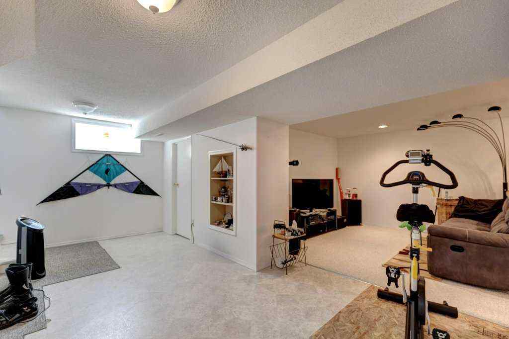 MLS® A2245841 - 1008 89 Avenue SW in Haysboro Calgary, Residential