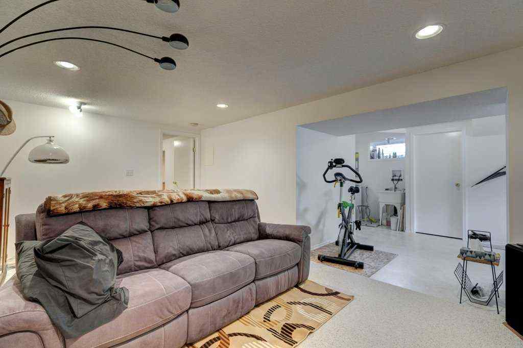 MLS® A2245841 - 1008 89 Avenue SW in Haysboro Calgary, Residential