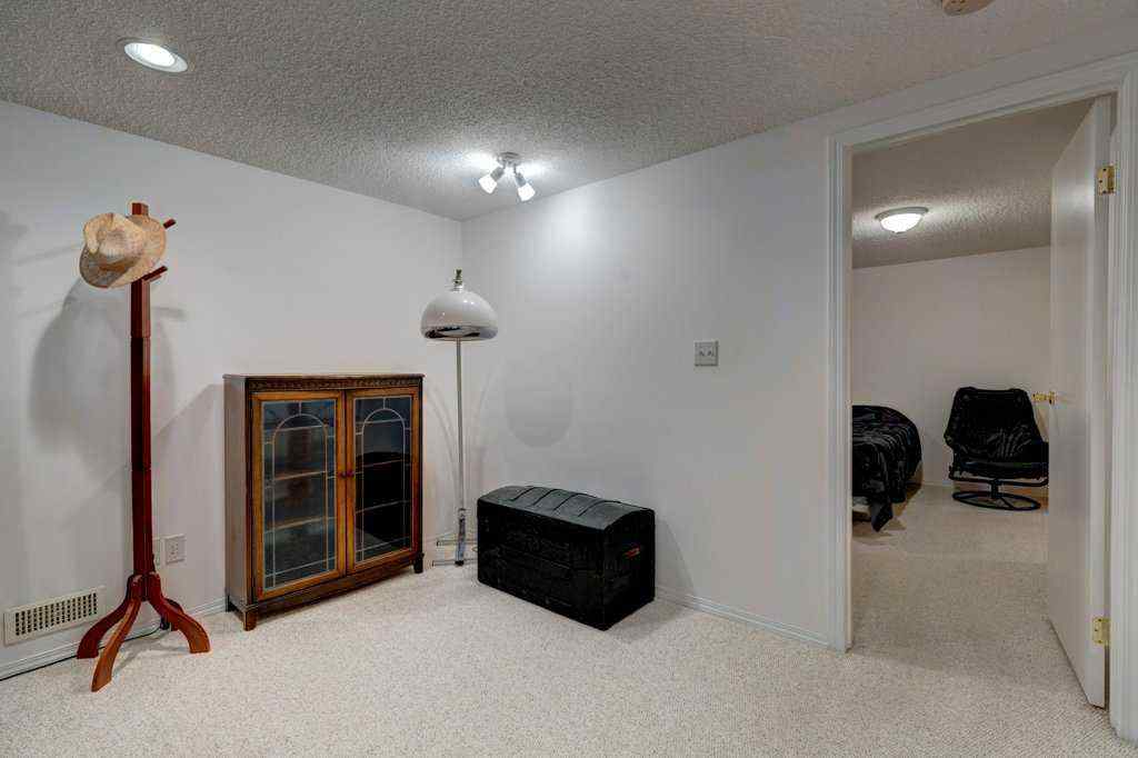 MLS® A2245841 - 1008 89 Avenue SW in Haysboro Calgary, Residential