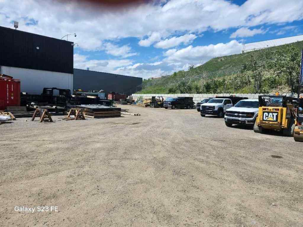 MLS® A2245867 - 926 46 Avenue SE in Highfield Calgary, Commercial