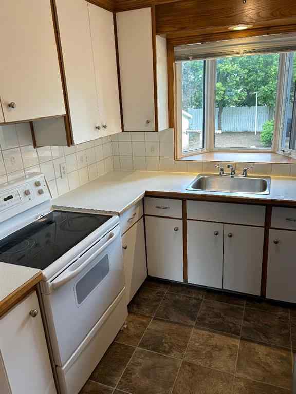 MLS® A2245871 - 208 23 Street S in Glendale Lethbridge, Residential