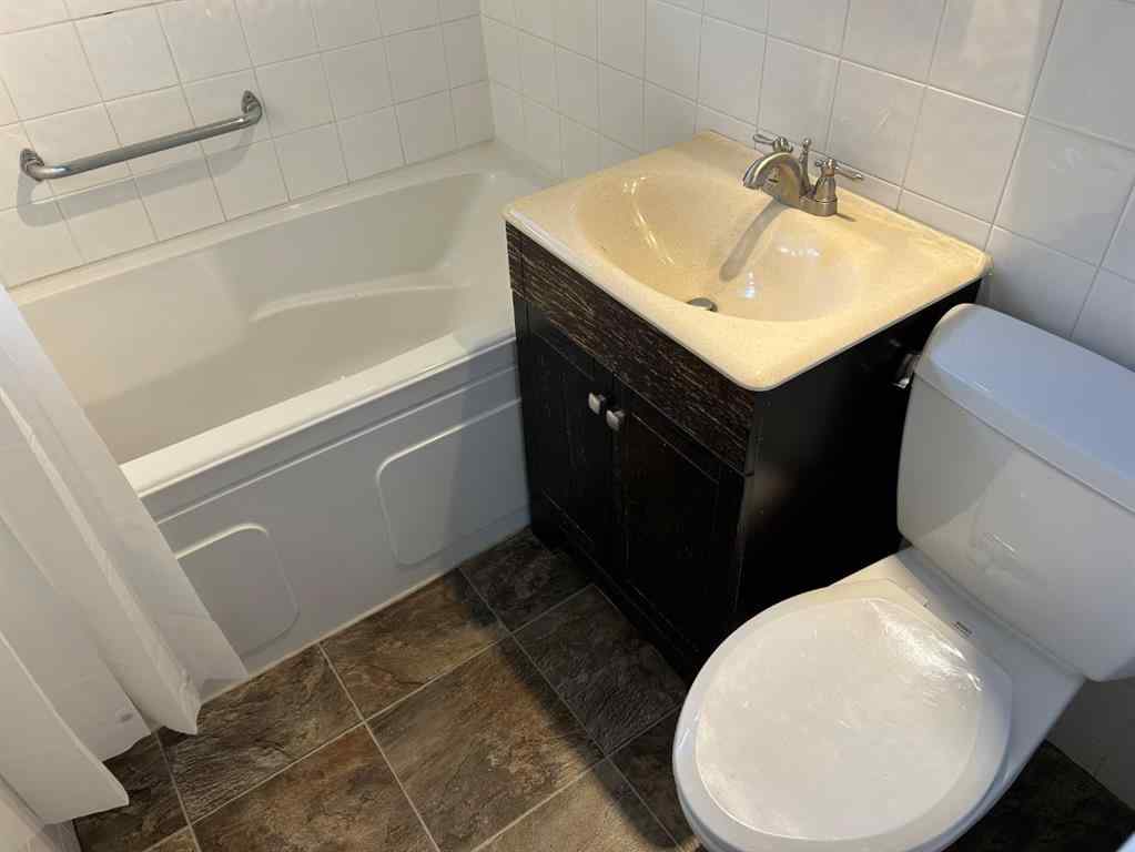 MLS® A2245871 - 208 23 Street S in Glendale Lethbridge, Residential