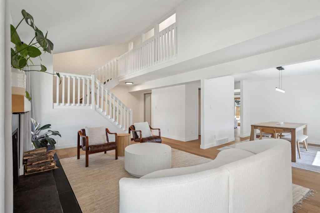MLS® A2245880 - 4 Coach Ridge Close SW in Coach Hill Calgary, Residential