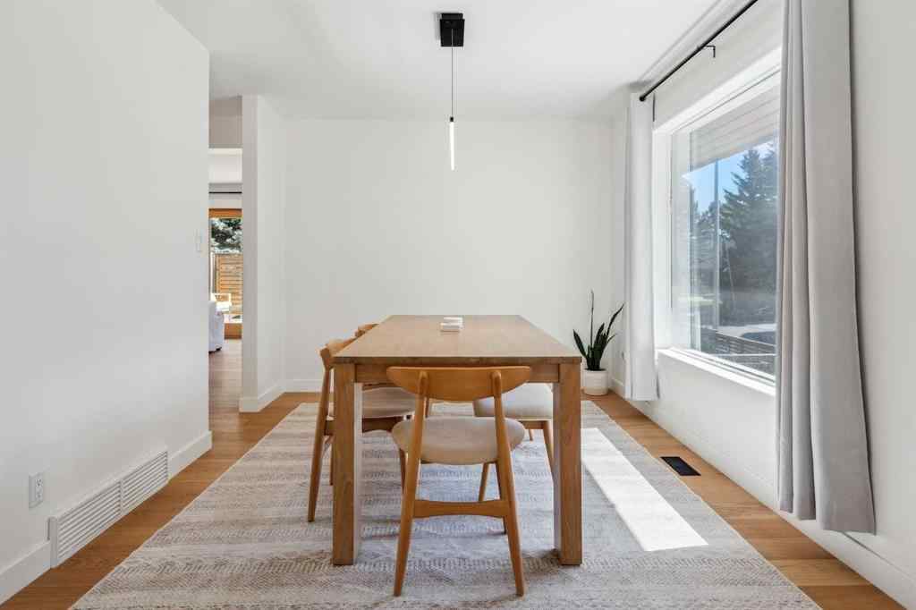 MLS® A2245880 - 4 Coach Ridge Close SW in Coach Hill Calgary, Residential