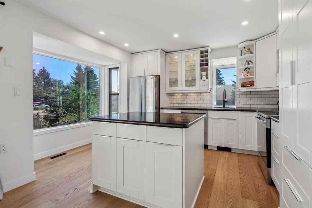 MLS® A2245880 - 4 Coach Ridge Close SW in Coach Hill Calgary, Residential