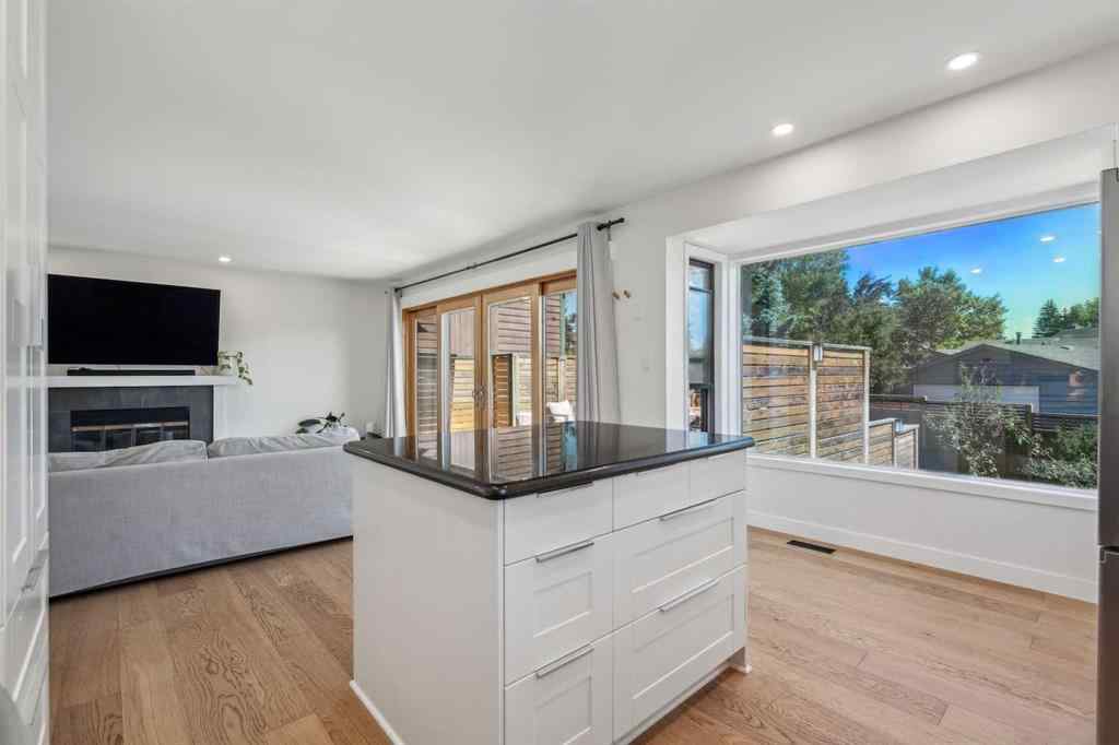 MLS® A2245880 - 4 Coach Ridge Close SW in Coach Hill Calgary, Residential