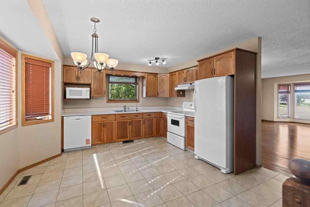 MLS® A2245908 - 5426 60 Street  in Victoria Park Camrose, Residential