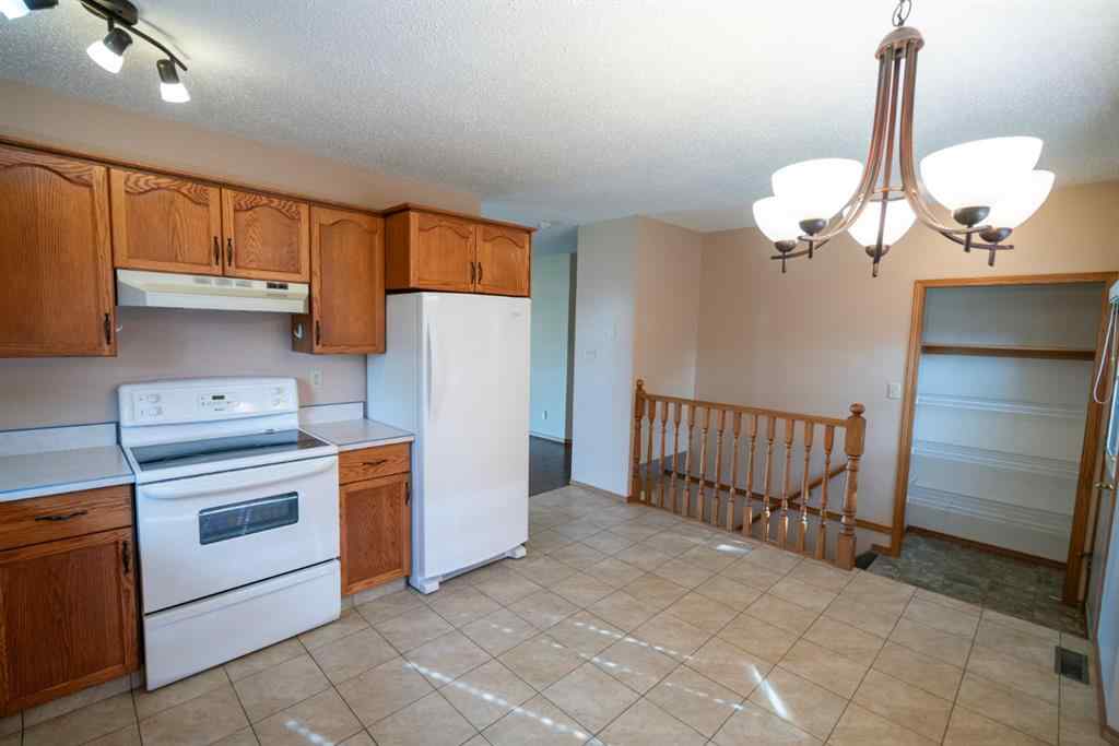 MLS® A2245908 - 5426 60 Street  in Victoria Park Camrose, Residential