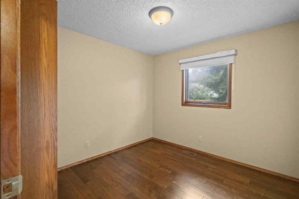 MLS® A2245908 - 5426 60 Street  in Victoria Park Camrose, Residential