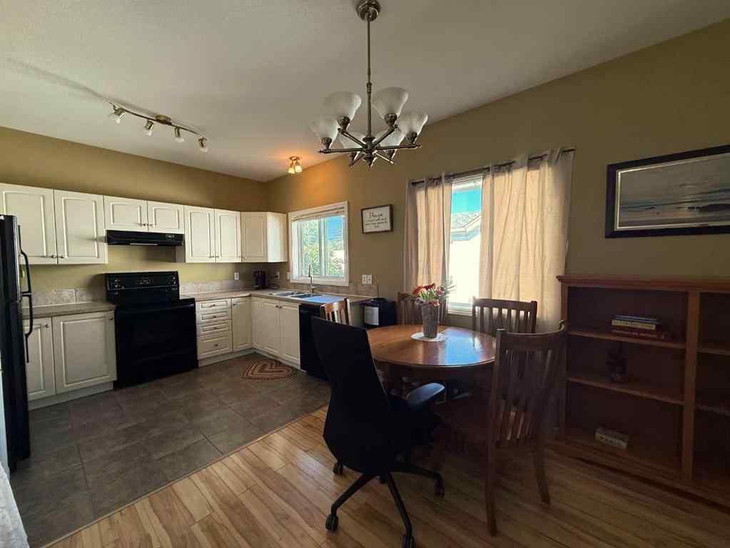 MLS® A2245918 - Unit ##2 5011 55 Ave   in Central Ponoka Ponoka, Residential