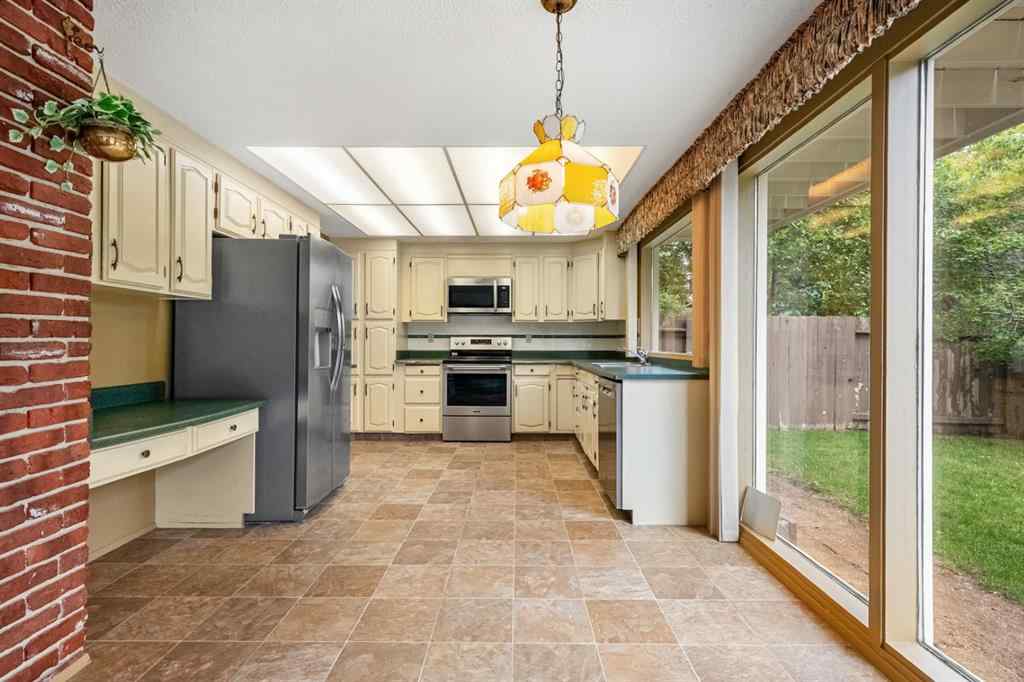 MLS® A2245925 - 409 Lake Simcoe Crescent SE in Lake Bonavista Calgary, Residential