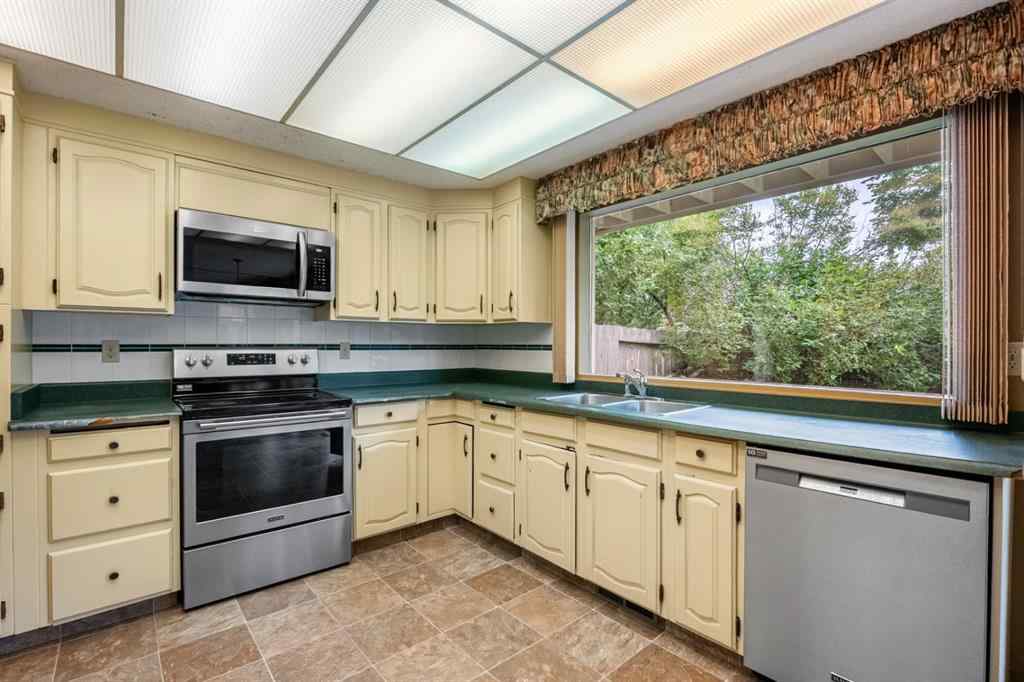 MLS® A2245925 - 409 Lake Simcoe Crescent SE in Lake Bonavista Calgary, Residential