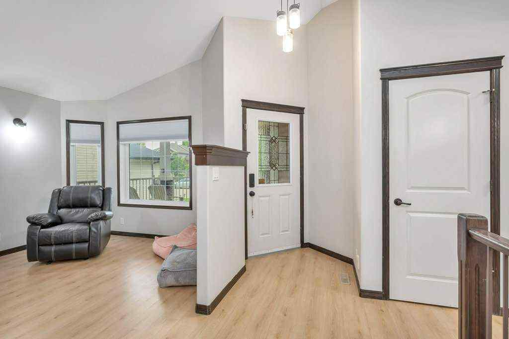 MLS® A2245951 - 111 Vanson Close  in Vanier Woods Red Deer, Residential