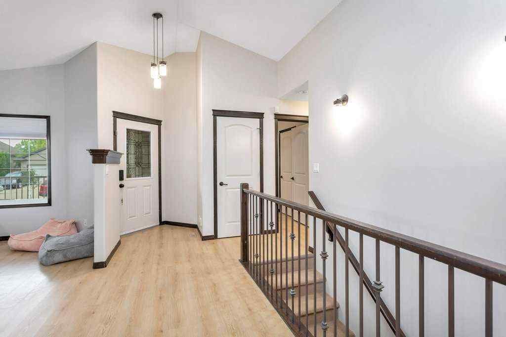 MLS® A2245951 - 111 Vanson Close  in Vanier Woods Red Deer, Residential