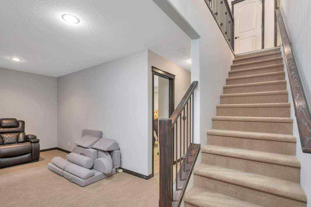 MLS® A2245951 - 111 Vanson Close  in Vanier Woods Red Deer, Residential