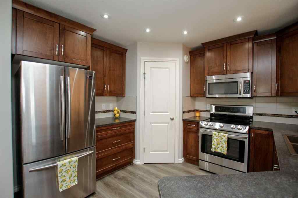 MLS® A2245957 - 73 Bowman Circle  in Beacon Hill Sylvan Lake, Residential