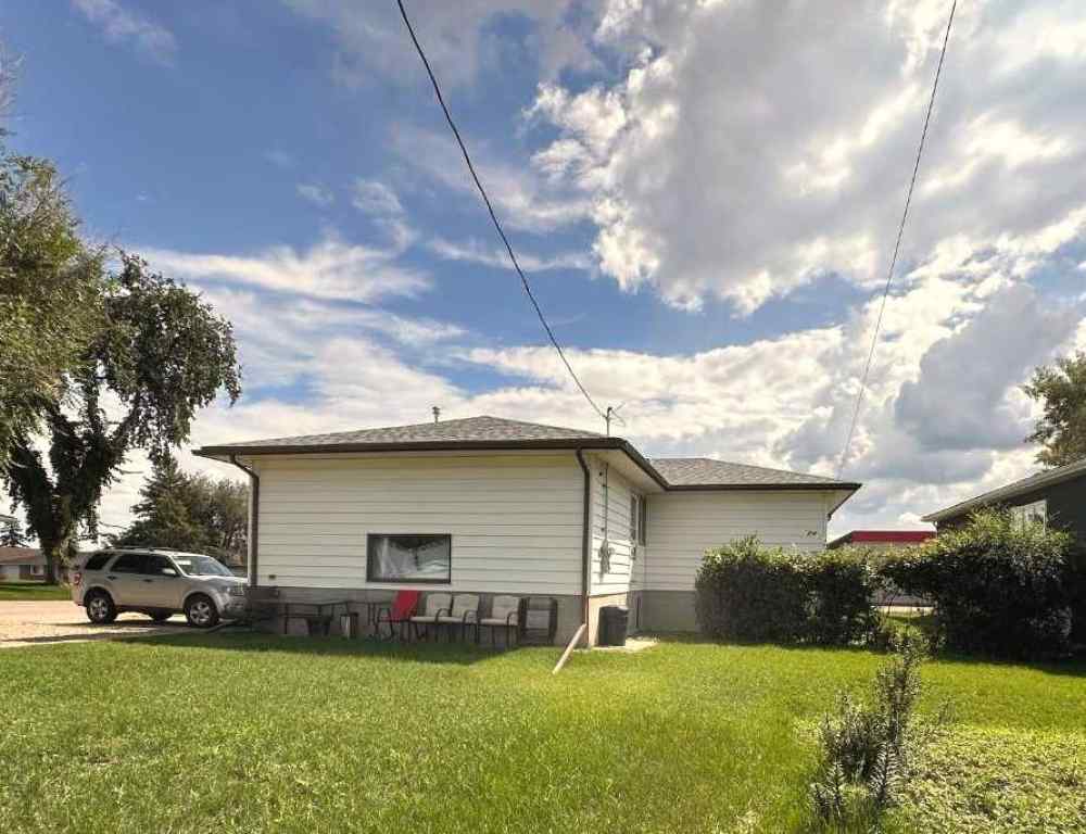 MLS® A2245963 - 702 8 Street SW in SW Hill Medicine Hat, Residential