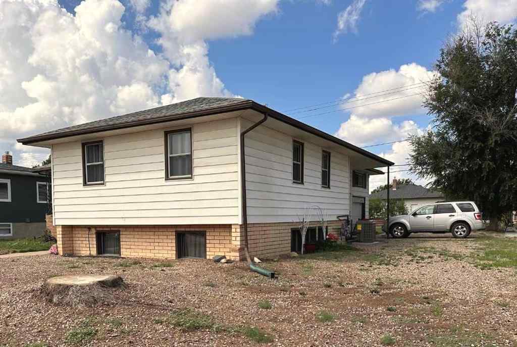 MLS® A2245963 - 702 8 Street SW in SW Hill Medicine Hat, Residential