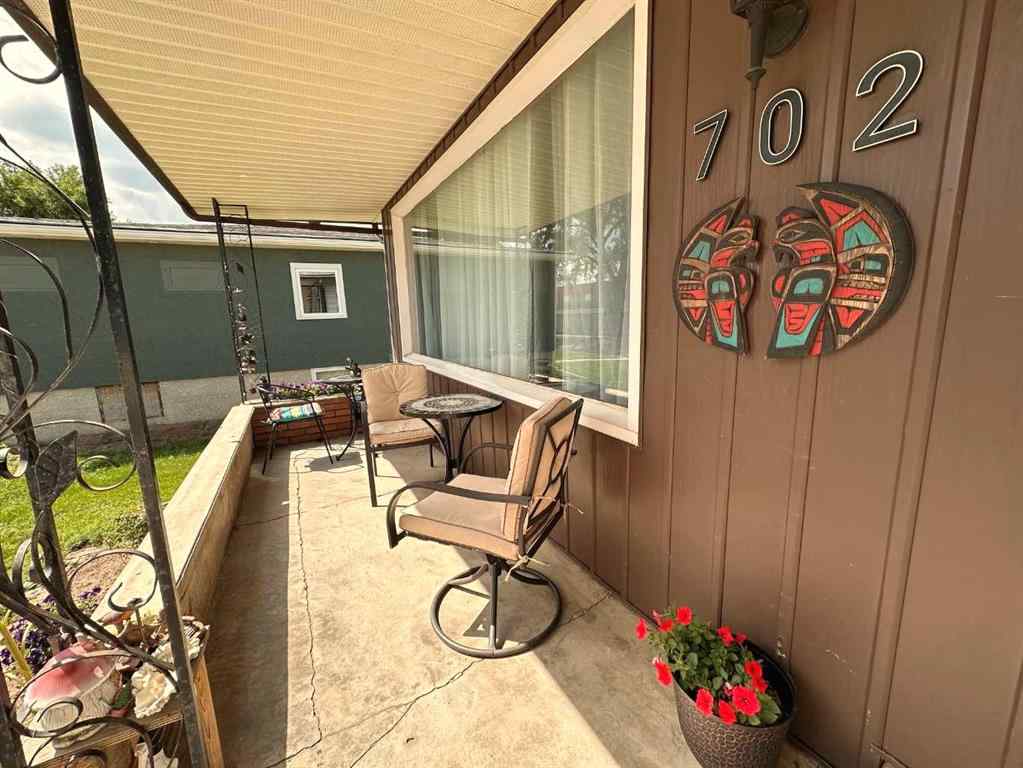MLS® A2245963 - 702 8 Street SW in SW Hill Medicine Hat, Residential
