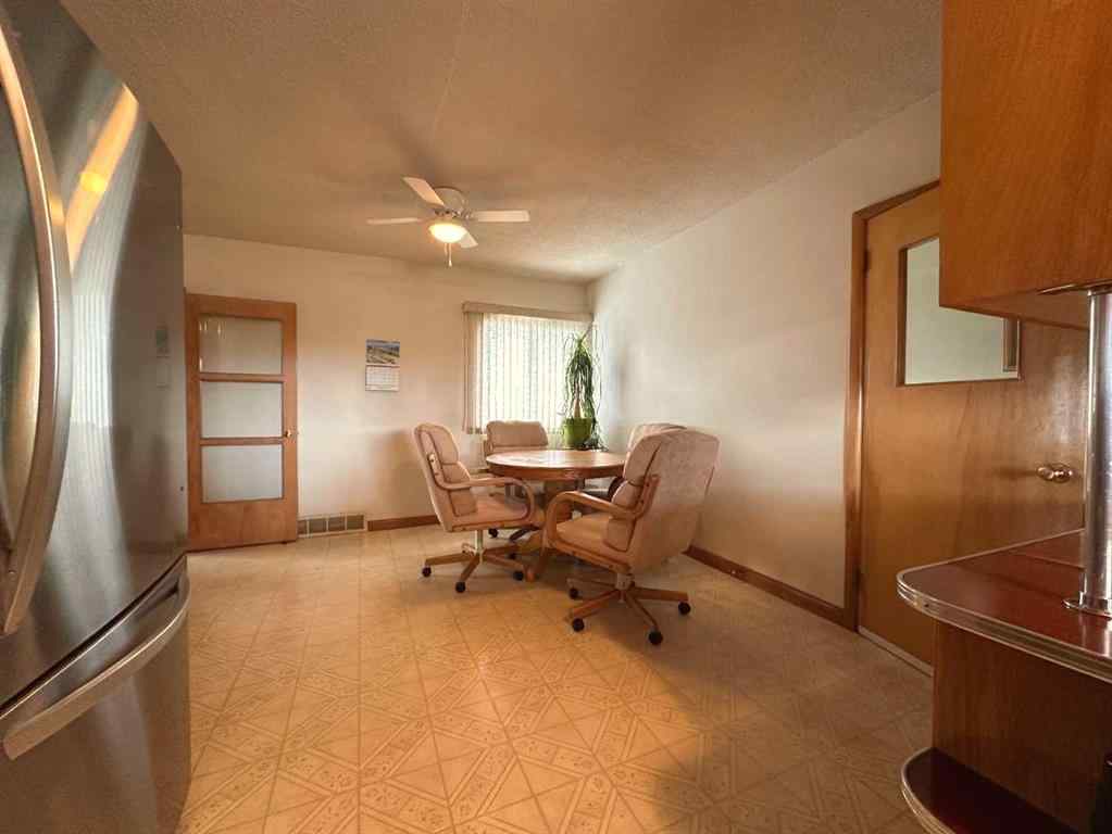 MLS® A2245963 - 702 8 Street SW in SW Hill Medicine Hat, Residential